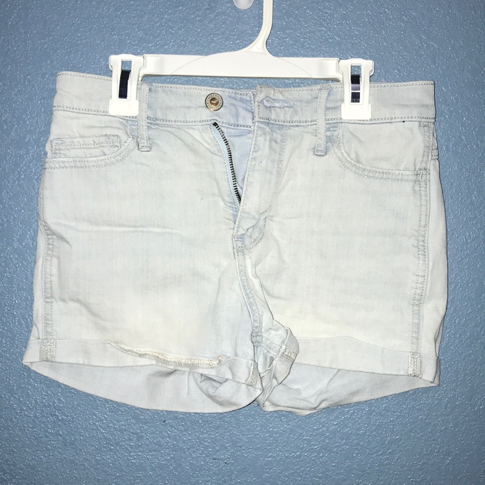 HIGH WAISTED LIGHT WASH JEAN SHORTS